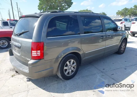 2010 Chrysler Town & Country Touring Plus z USA, uszkodzony, nr VIN 2A4RR8DX1AR361211